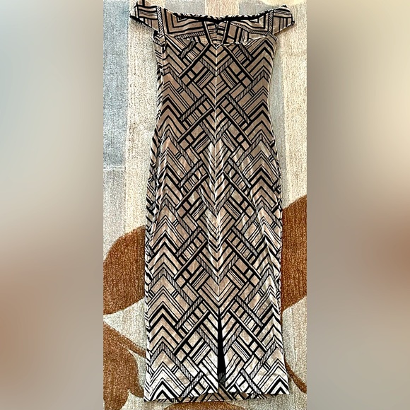 DRESS the POPULATION Taupe Black Eden Geo Velvet Off Shoulder Bodycon Midi Dress - Picture 7 of 8